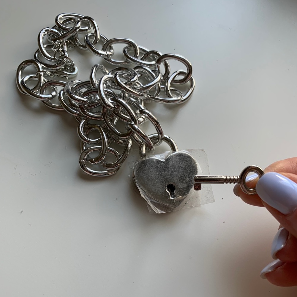 Locker Heart Chunky Chain Necklace - Picture 4 of 6